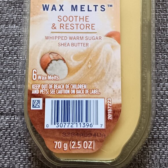 Febreze Wax Melts Refills (6 Pieces) - Picture 2 of 6